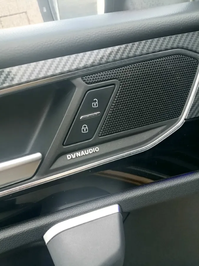 2019 Jeep Cherokee 2.0T 265HP L4 9AT,autocango,china used car exporter,china ev exporter,chinese used car exporter,chinese used ev exporter