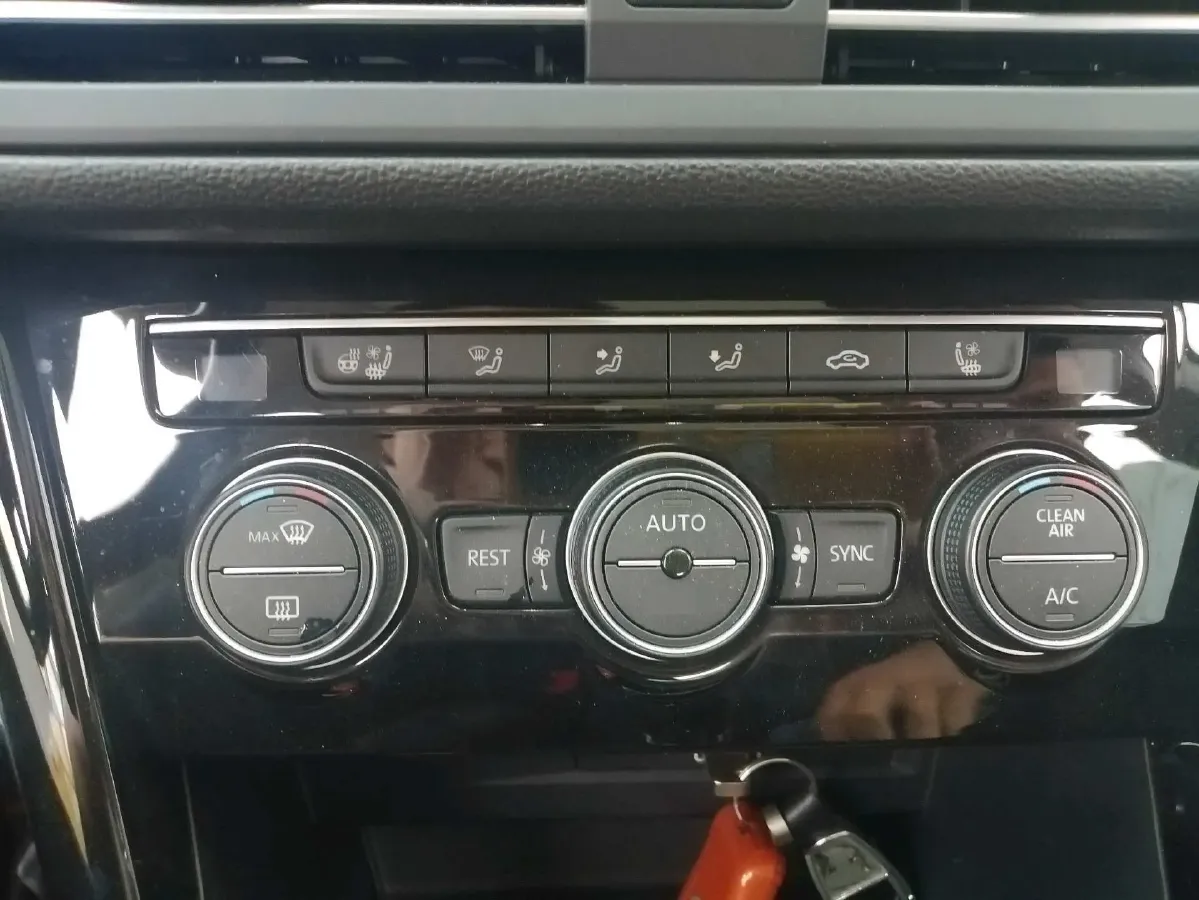 2019 Jeep Cherokee 2.0T 265HP L4 9AT,autocango,china used car exporter,china ev exporter,chinese used car exporter,chinese used ev exporter