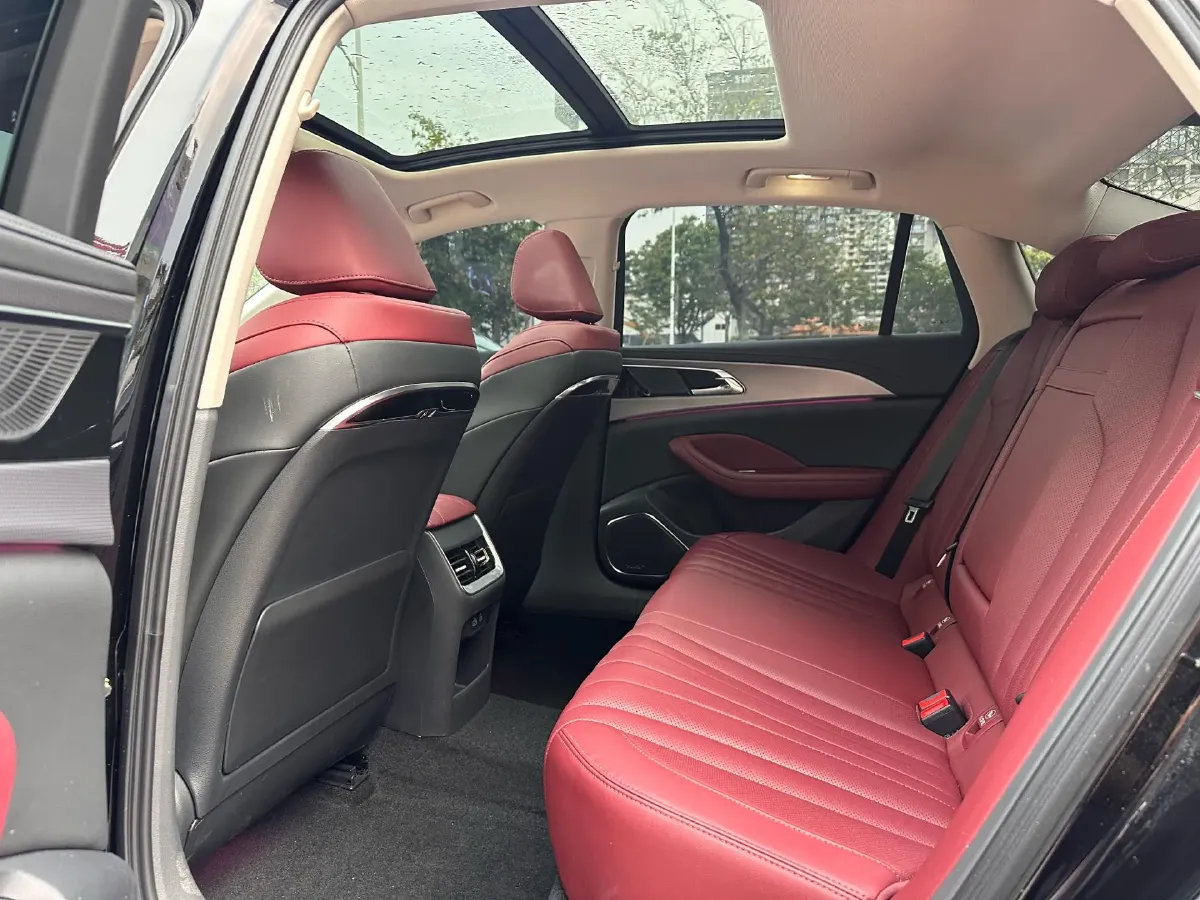 2024 HongQi H5 2.0T 224HP L4 8AT,autocango,china used car exporter,china ev exporter,chinese used car exporter,chinese used ev exporter