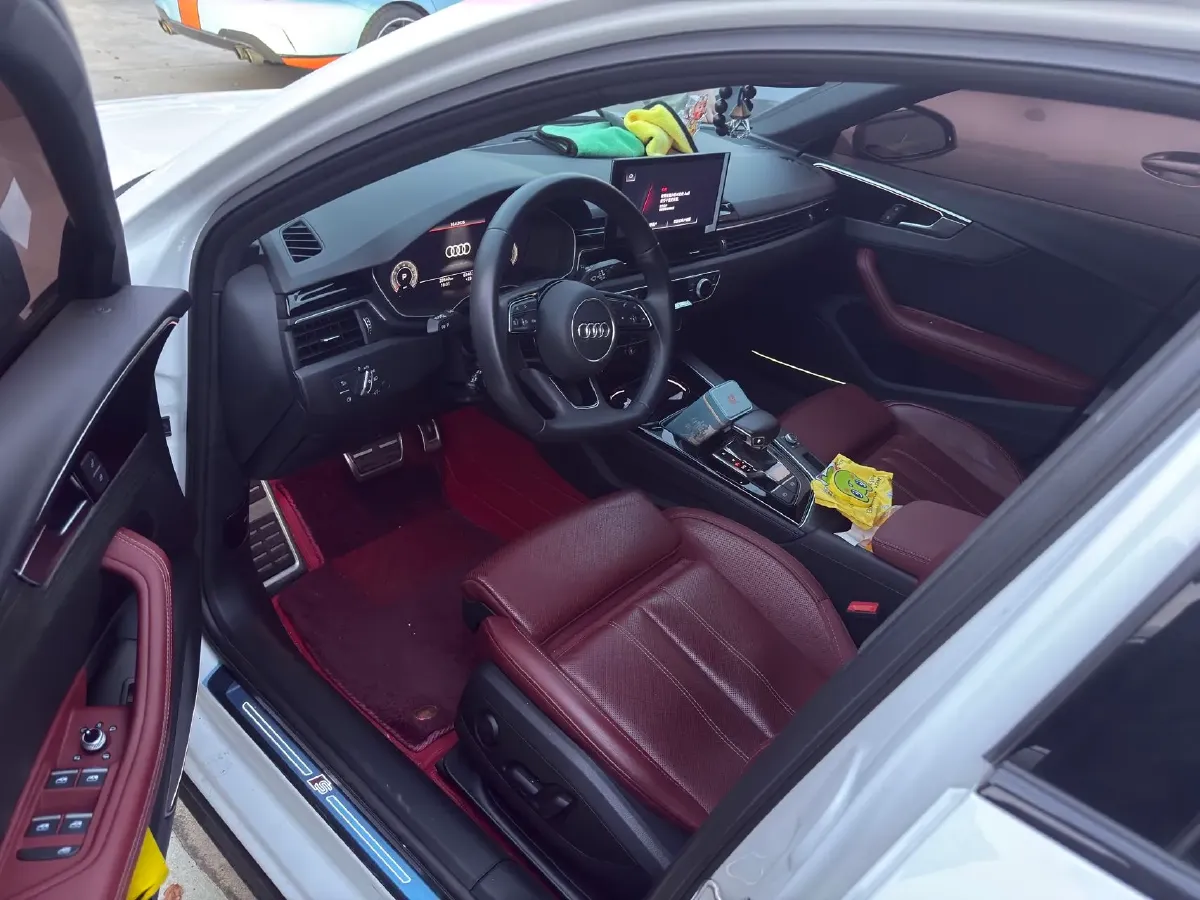 2023 Audi A4L 2.0T 190HP L4 7DCT,autocango,china used car exporter,china ev exporter,chinese used car exporter,chinese used ev exporter