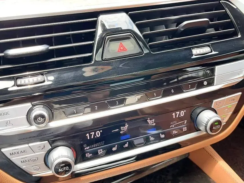 2020 BMW 5 Series 2.0T 252HP L4 8AT,autocango,china used car exporter,china ev exporter,chinese used car exporter,chinese used ev exporter