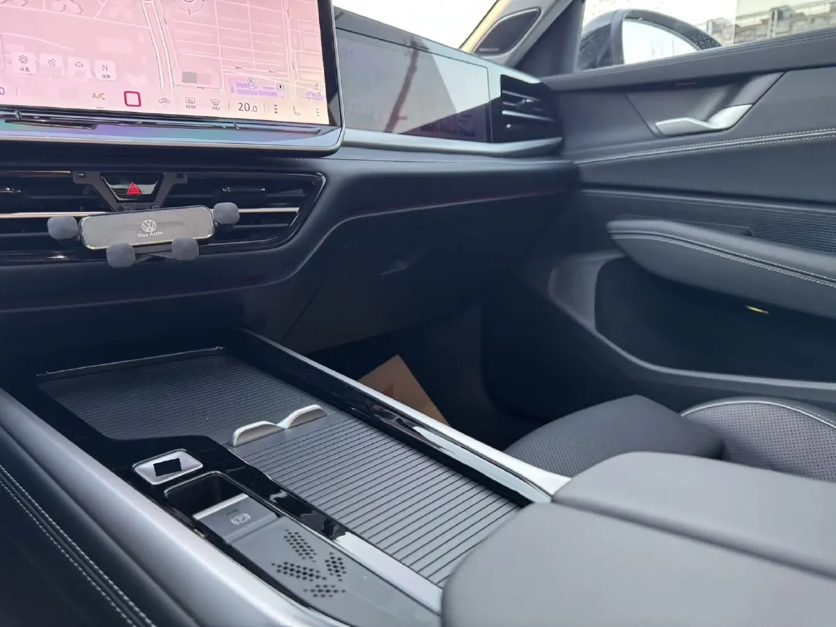 2025 Volkswagen Passat 2.0T 220HP L4 7DCT,autocango,china used car exporter,china ev exporter,chinese used car exporter,chinese used ev exporter