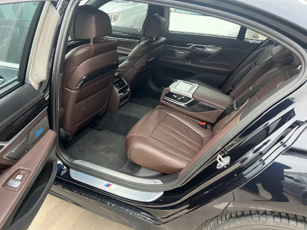 2021 BMW 7 Series 2.0T 265HP L4 8AT,autocango,china used car exporter,china ev exporter,chinese used car exporter,chinese used ev exporter