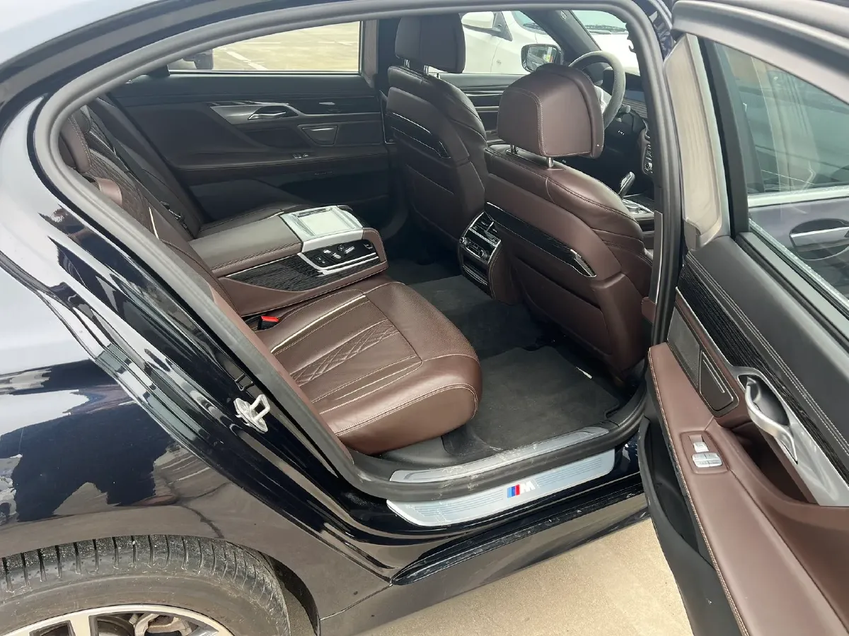 2021 BMW 7 Series 2.0T 265HP L4 8AT,autocango,china used car exporter,china ev exporter,chinese used car exporter,chinese used ev exporter