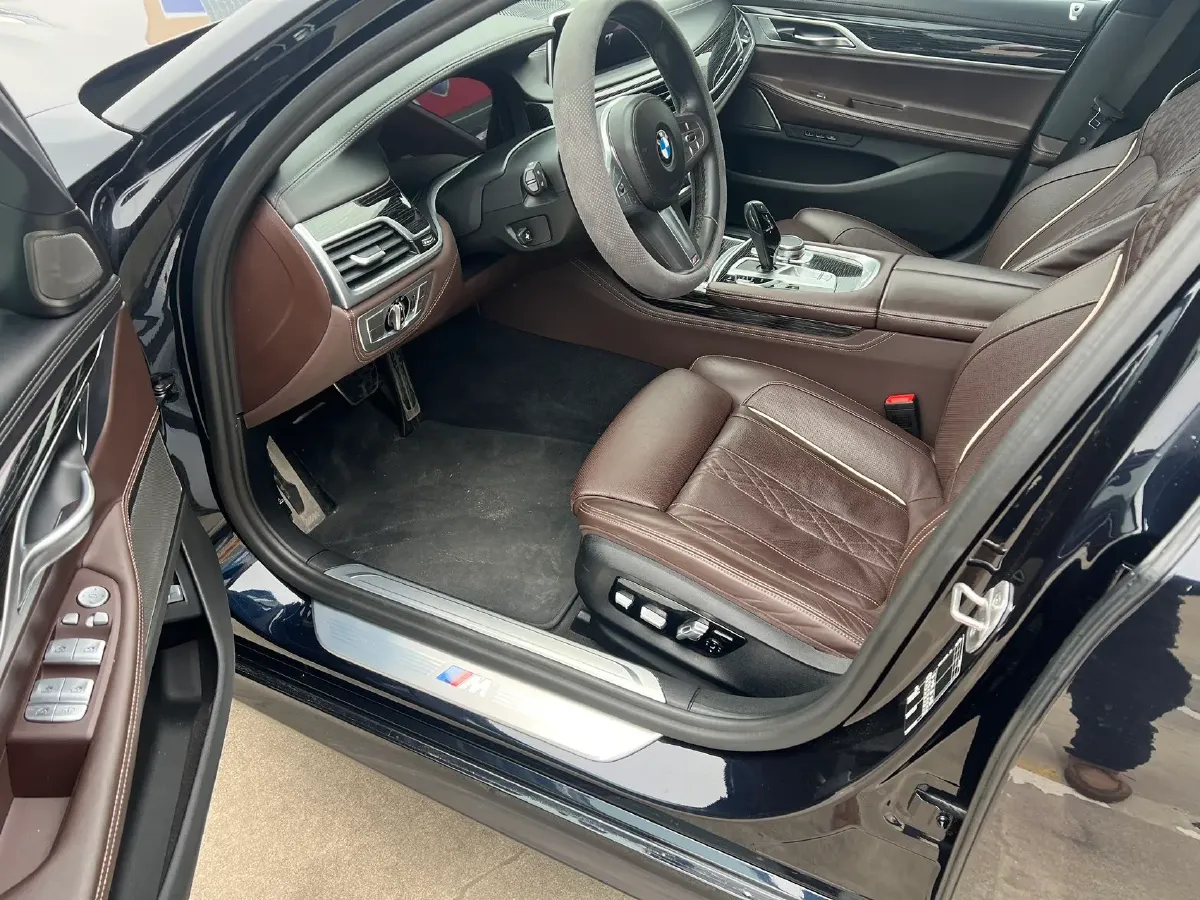 2021 BMW 7 Series 2.0T 265HP L4 8AT,autocango,china used car exporter,china ev exporter,chinese used car exporter,chinese used ev exporter