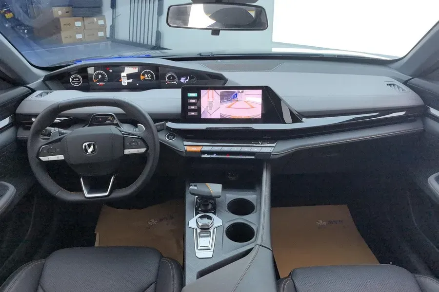 2022 ChangAn UNI-V 1.5T 188HP L4 7DCT,autocango,china used car exporter,china ev exporter,chinese used car exporter,chinese used ev exporter