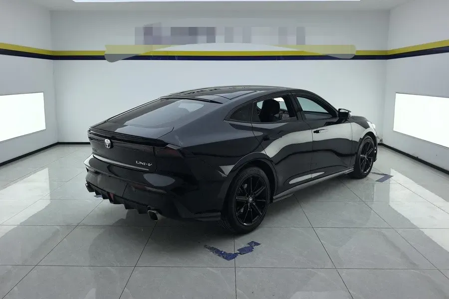 2022 ChangAn UNI-V 1.5T 188HP L4 7DCT,autocango,china used car exporter,china ev exporter,chinese used car exporter,chinese used ev exporter