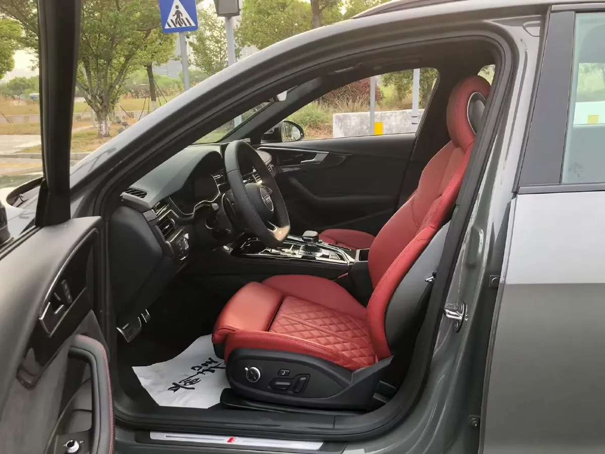 2025 Audi S4 3.0T 354HP V6 8AT,autocango,china used car exporter,china ev exporter,chinese used car exporter,chinese used ev exporter