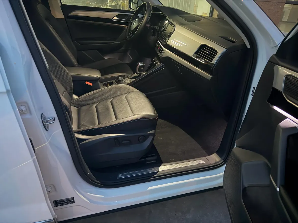 2019 MINI CLUBMAN 1.5T 102HP L3 6AT,autocango,china used car exporter,china ev exporter,chinese used car exporter,chinese used ev exporter