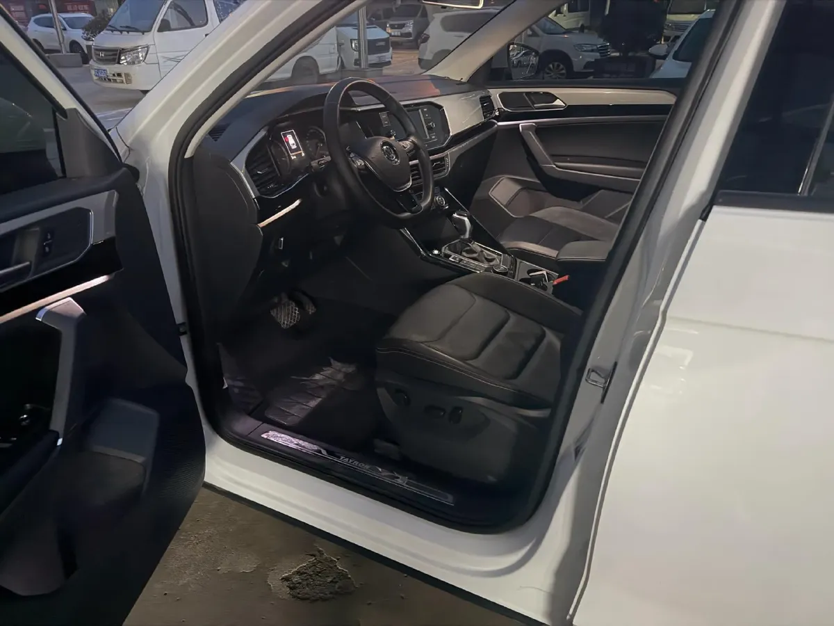 2019 MINI CLUBMAN 1.5T 102HP L3 6AT,autocango,china used car exporter,china ev exporter,chinese used car exporter,chinese used ev exporter