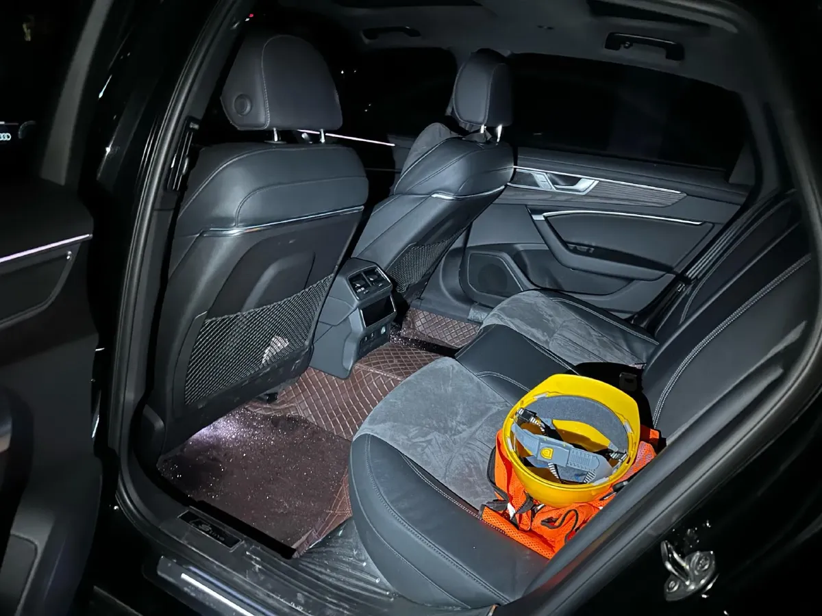 2024 Audi A6L 2.0T 245HP L4 7DCT,autocango,china used car exporter,china ev exporter,chinese used car exporter,chinese used ev exporter