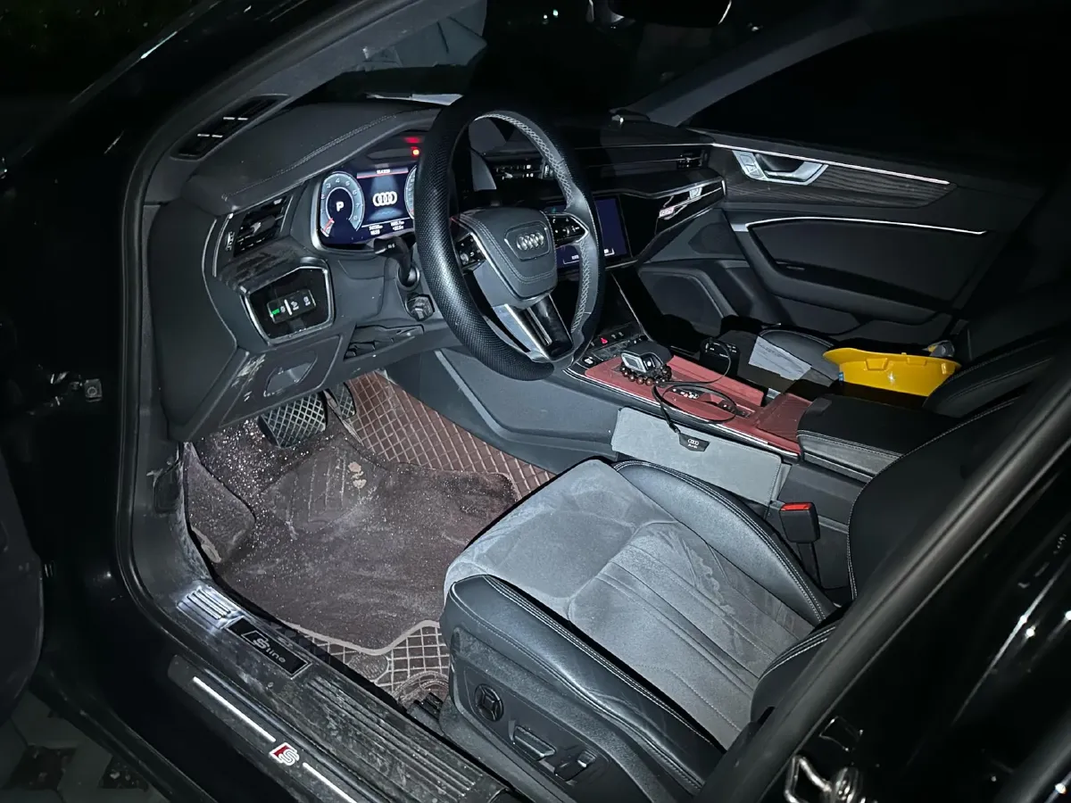 2024 Audi A6L 2.0T 245HP L4 7DCT,autocango,china used car exporter,china ev exporter,chinese used car exporter,chinese used ev exporter