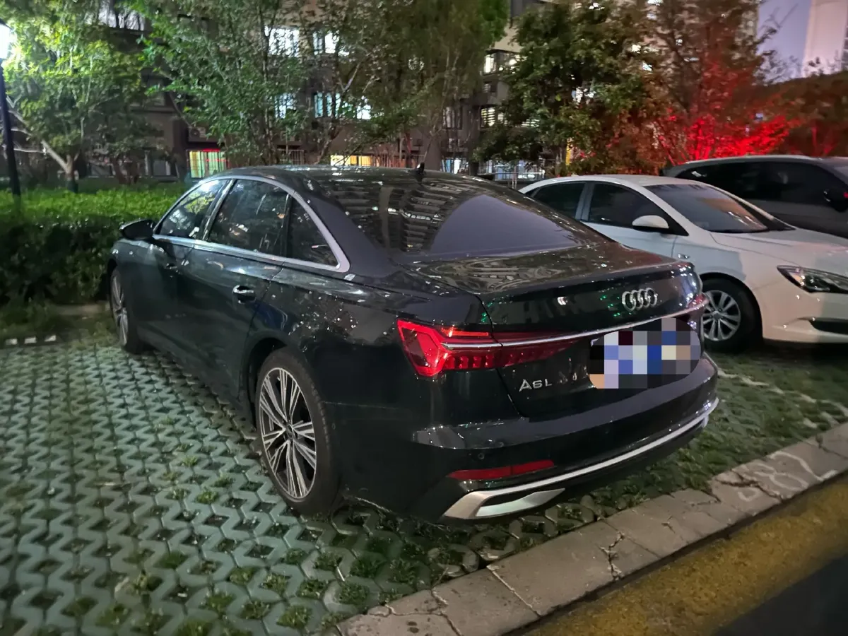 2024 Audi A6L 2.0T 245HP L4 7DCT,autocango,china used car exporter,china ev exporter,chinese used car exporter,chinese used ev exporter