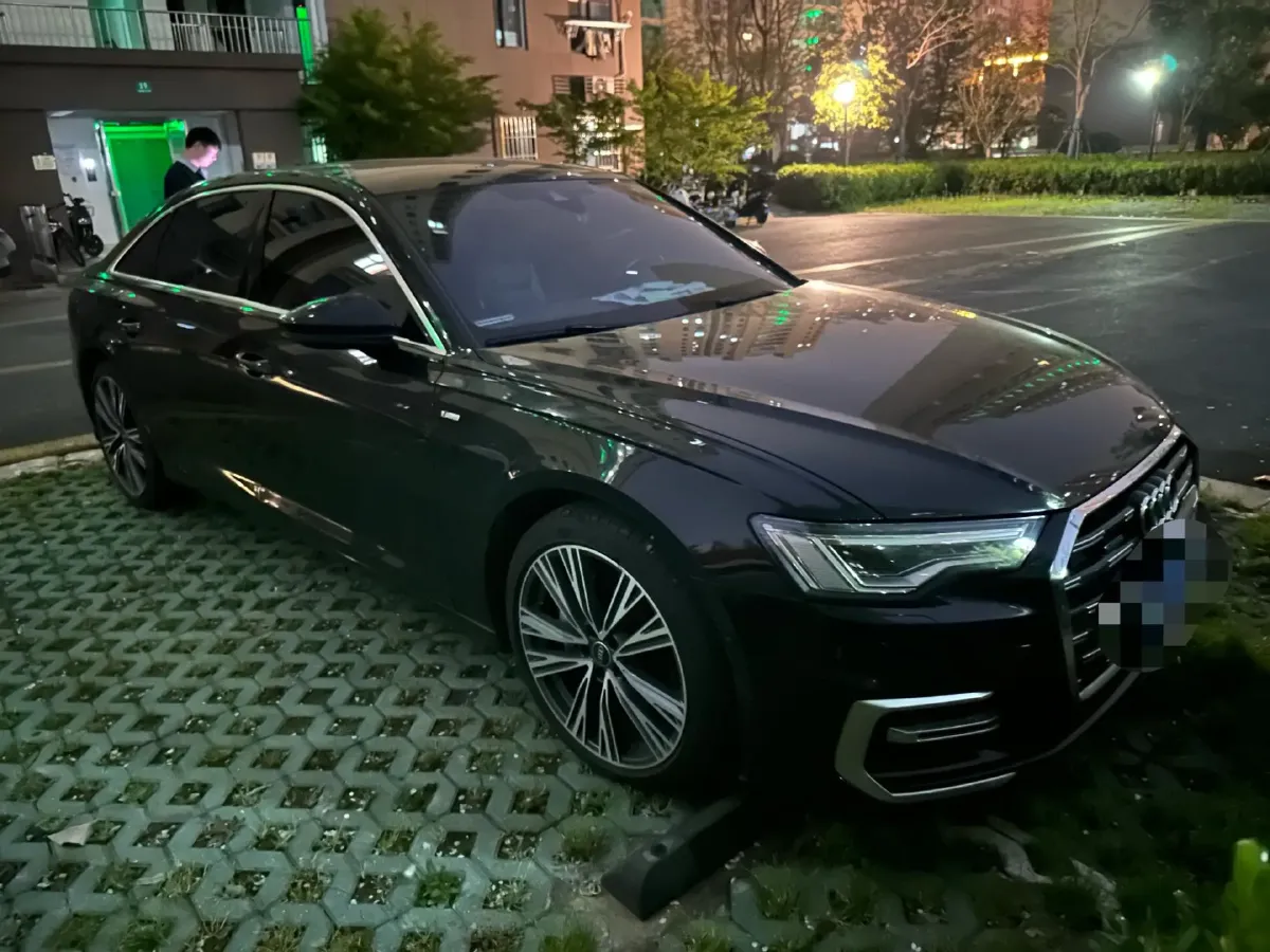 2024 Audi A6L 2.0T 245HP L4 7DCT,autocango,china used car exporter,china ev exporter,chinese used car exporter,chinese used ev exporter