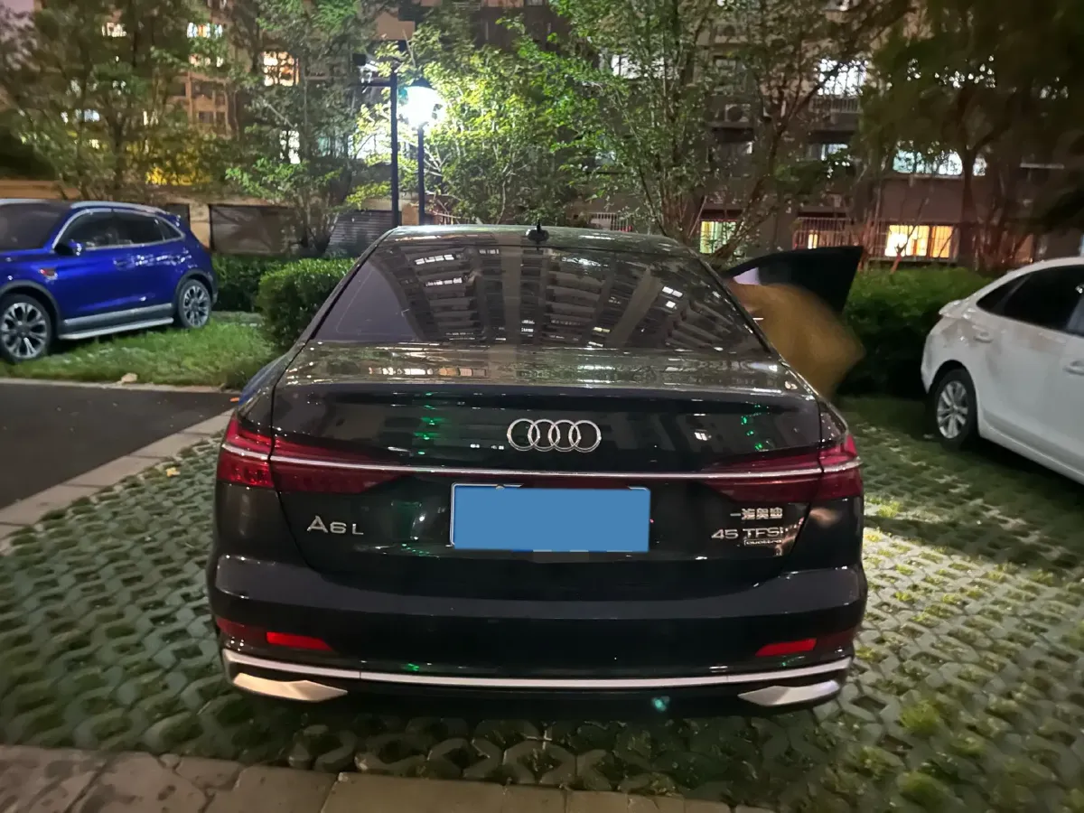 2024 Audi A6L 2.0T 245HP L4 7DCT,autocango,china used car exporter,china ev exporter,chinese used car exporter,chinese used ev exporter