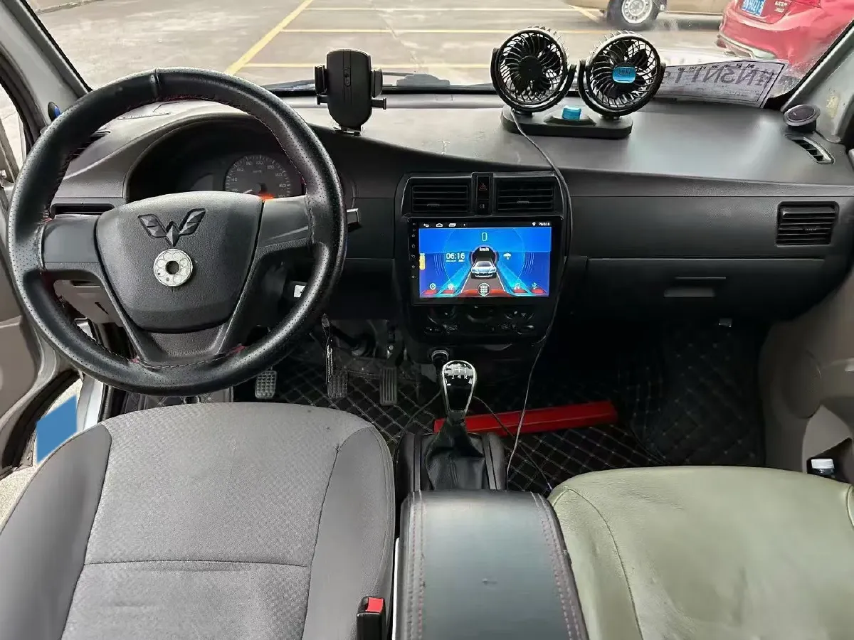 2020 WuLing RongGuang 1.5L 99HP L4 5MT,autocango,china used car exporter,china ev exporter,chinese used car exporter,chinese used ev exporter