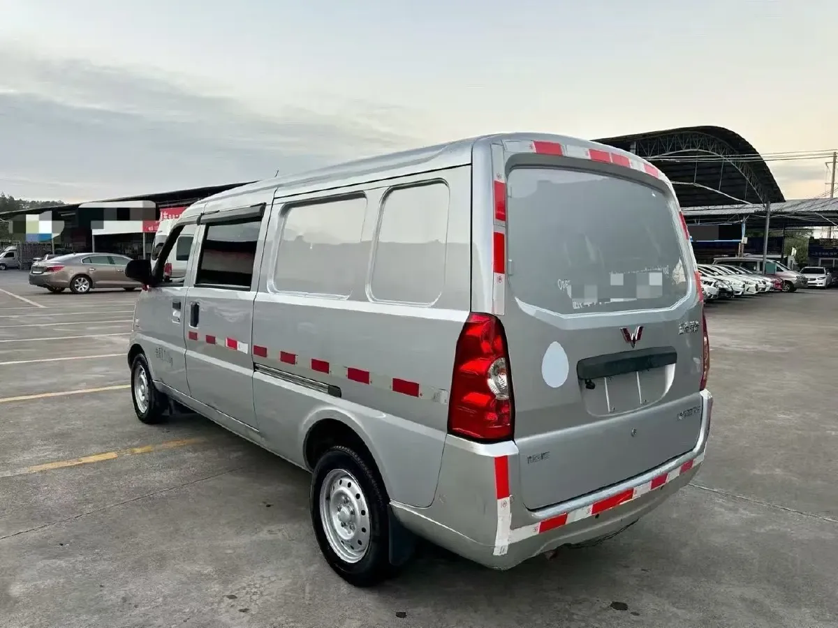 2020 WuLing RongGuang 1.5L 99HP L4 5MT,autocango,china used car exporter,china ev exporter,chinese used car exporter,chinese used ev exporter