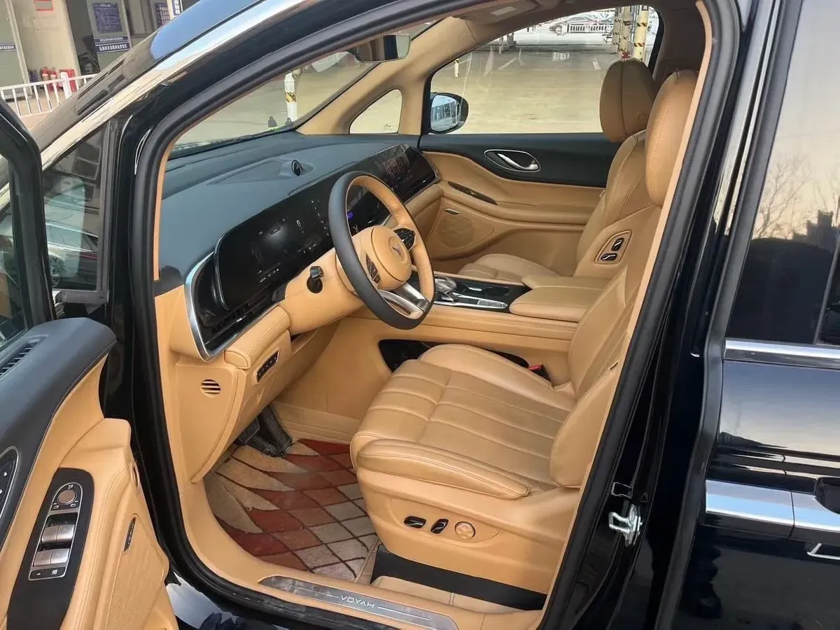 2022 Voyah Dream 1.5T 136HP L4 PHEV 25.57KWH,autocango,china used car exporter,china ev exporter,chinese used car exporter,chinese used ev exporter