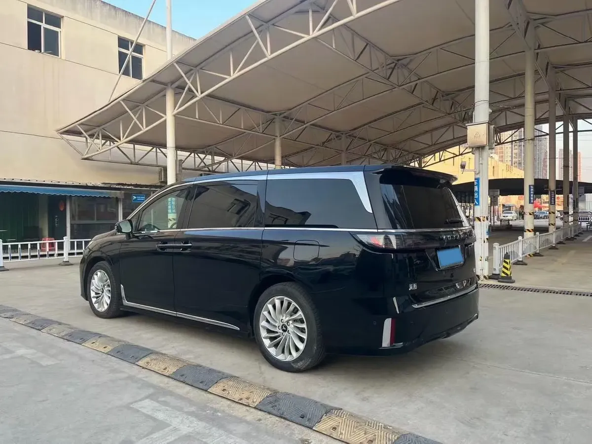 2022 Voyah Dream 1.5T 136HP L4 PHEV 25.57KWH,autocango,china used car exporter,china ev exporter,chinese used car exporter,chinese used ev exporter