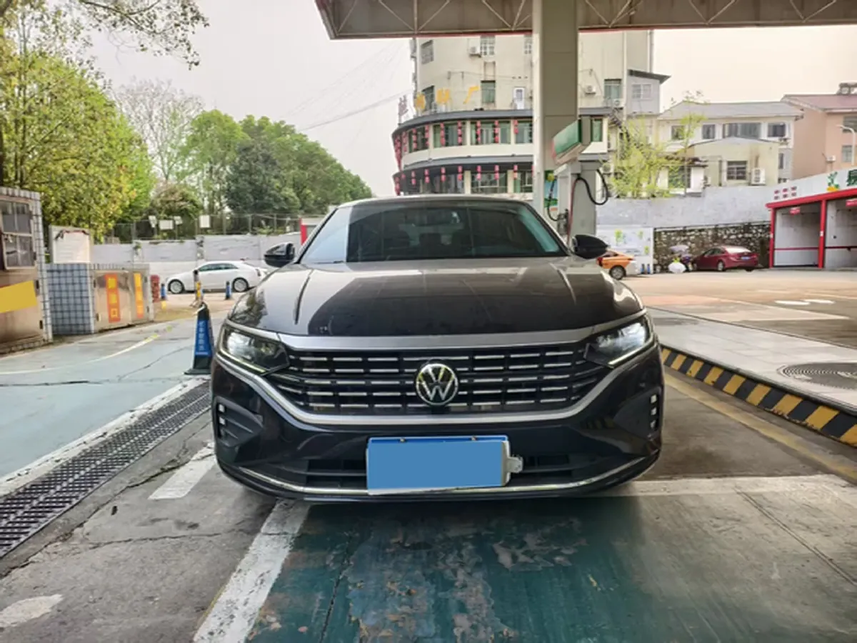 2025 Volkswagen Passat 2.0T 186HP L4 7DCT,autocango,china used car exporter,china ev exporter,chinese used car exporter,chinese used ev exporter