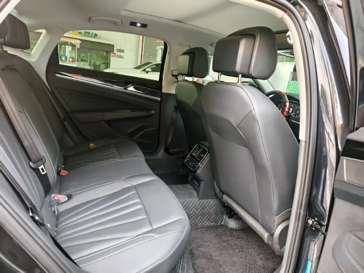 2025 Volkswagen Passat 2.0T 186HP L4 7DCT,autocango,china used car exporter,china ev exporter,chinese used car exporter,chinese used ev exporter