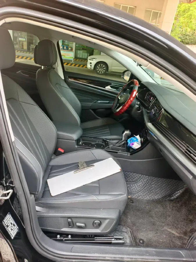 2025 Volkswagen Passat 2.0T 186HP L4 7DCT,autocango,china used car exporter,china ev exporter,chinese used car exporter,chinese used ev exporter