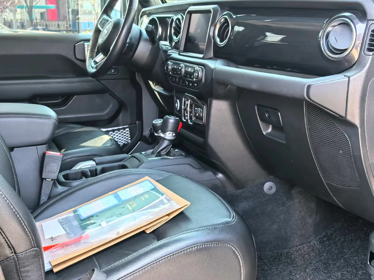 2024 Jeep Wrangler 2.0T 266HP L4 8AT,autocango,china used car exporter,china ev exporter,chinese used car exporter,chinese used ev exporter