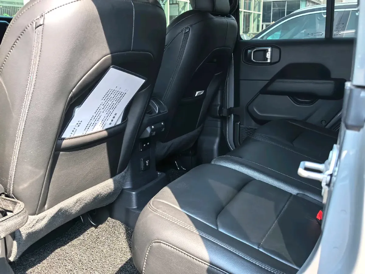 2024 Jeep Wrangler 2.0T 266HP L4 8AT,autocango,china used car exporter,china ev exporter,chinese used car exporter,chinese used ev exporter