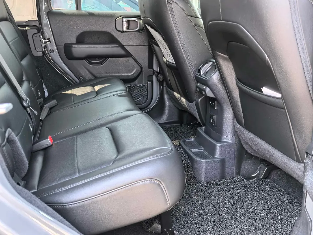 2024 Jeep Wrangler 2.0T 266HP L4 8AT,autocango,china used car exporter,china ev exporter,chinese used car exporter,chinese used ev exporter