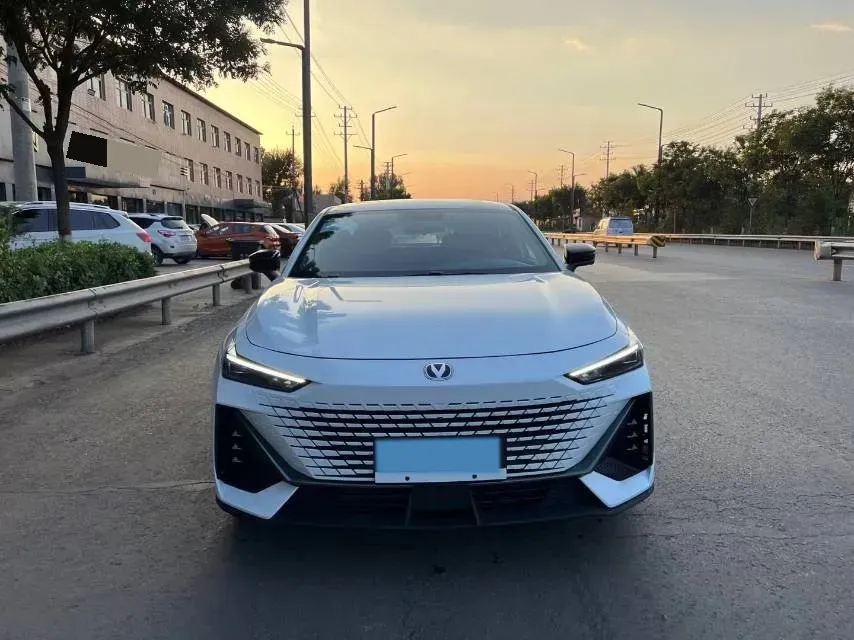2023 ChangAn UNI-V iDD 1.5T 170HP L4 6TCT PHEV 18.4KWH,autocango,china used car exporter,china ev exporter,chinese used car exporter,chinese used ev exporter
