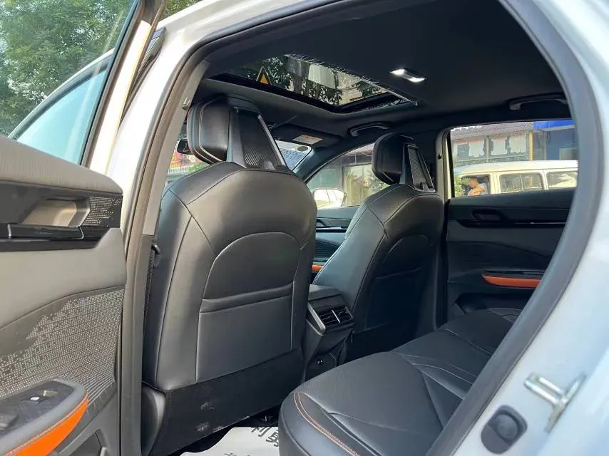 2023 ChangAn UNI-V iDD 1.5T 170HP L4 6TCT PHEV 18.4KWH,autocango,china used car exporter,china ev exporter,chinese used car exporter,chinese used ev exporter