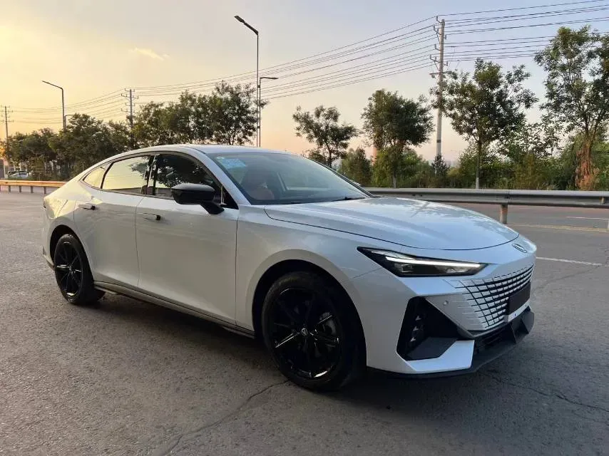 2023 ChangAn UNI-V iDD 1.5T 170HP L4 6TCT PHEV 18.4KWH,autocango,china used car exporter,china ev exporter,chinese used car exporter,chinese used ev exporter