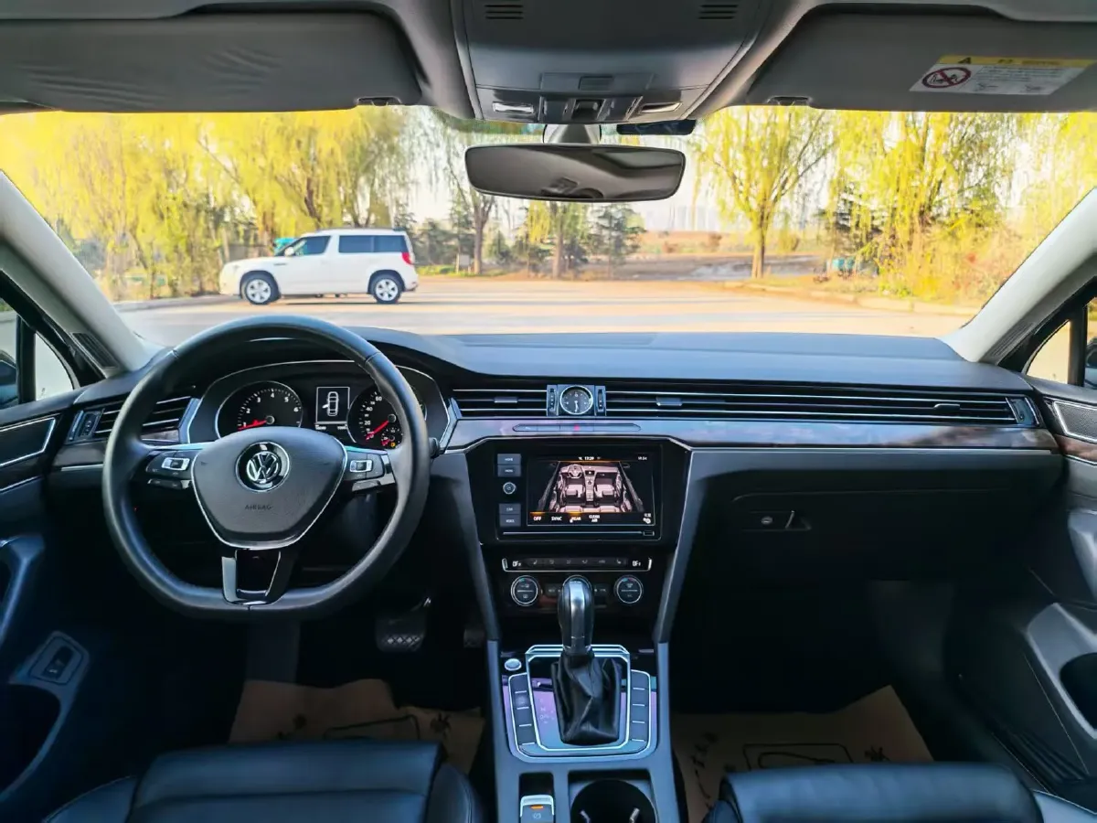 2019 Volkswagen Magotan 2.0T 186HP L4 7DCT,autocango,china used car exporter,china ev exporter,chinese used car exporter,chinese used ev exporter