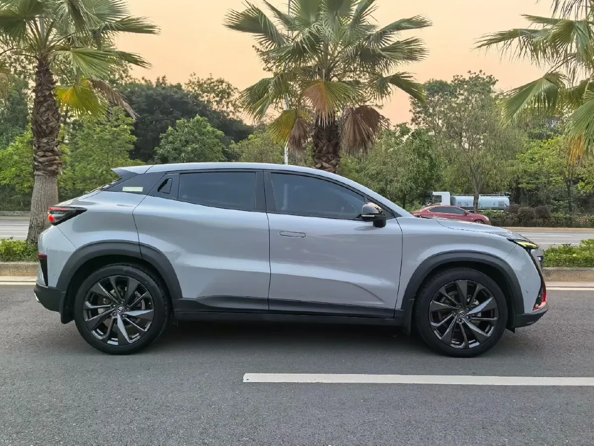 2020 ChangAn UNI-T 1.5T 180HP L4 7DCT,autocango,china used car exporter,china ev exporter,chinese used car exporter,chinese used ev exporter