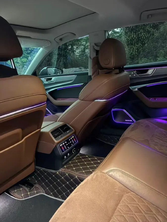 2024 Audi A7L 2.0T 245HP L4 7DCT,autocango,china used car exporter,china ev exporter,chinese used car exporter,chinese used ev exporter