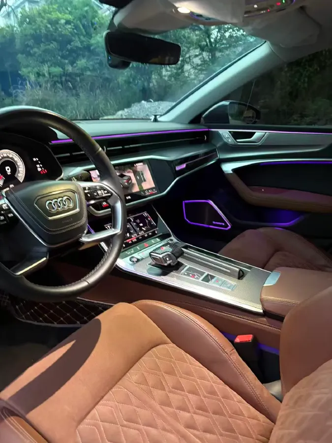 2024 Audi A7L 2.0T 245HP L4 7DCT,autocango,china used car exporter,china ev exporter,chinese used car exporter,chinese used ev exporter