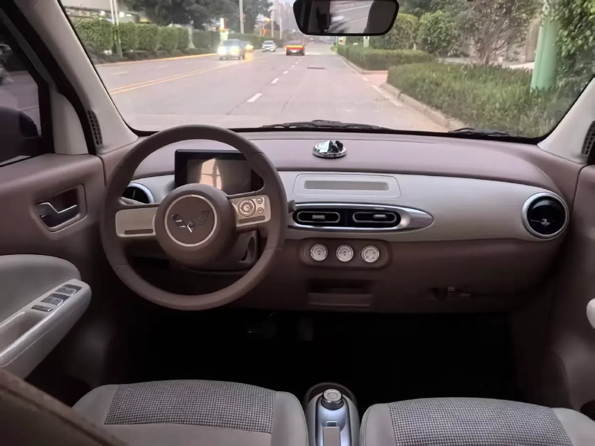 2025 WuLing HongGuang MINI EV BEV 16.2KWH,autocango,china used car exporter,china ev exporter,chinese used car exporter,chinese used ev exporter