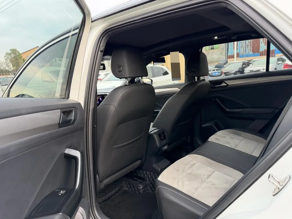 2021 Volkswagen T-Roc 1.4T 150HP L4 7DCT,autocango,china used car exporter,china ev exporter,chinese used car exporter,chinese used ev exporter