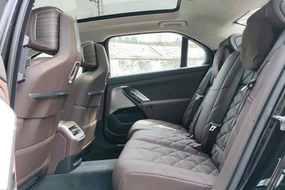 2023 BMW 7 Series 3.0T 381HP L6 8AT,autocango,china used car exporter,china ev exporter,chinese used car exporter,chinese used ev exporter