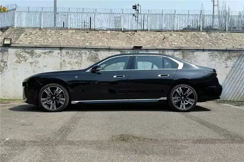 2023 BMW 7 Series 3.0T 381HP L6 8AT,autocango,china used car exporter,china ev exporter,chinese used car exporter,chinese used ev exporter