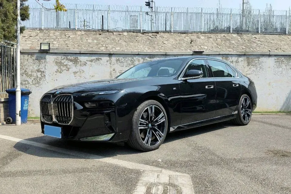 2023 BMW 7 Series 3.0T 381HP L6 8AT,autocango,china used car exporter,china ev exporter,chinese used car exporter,chinese used ev exporter