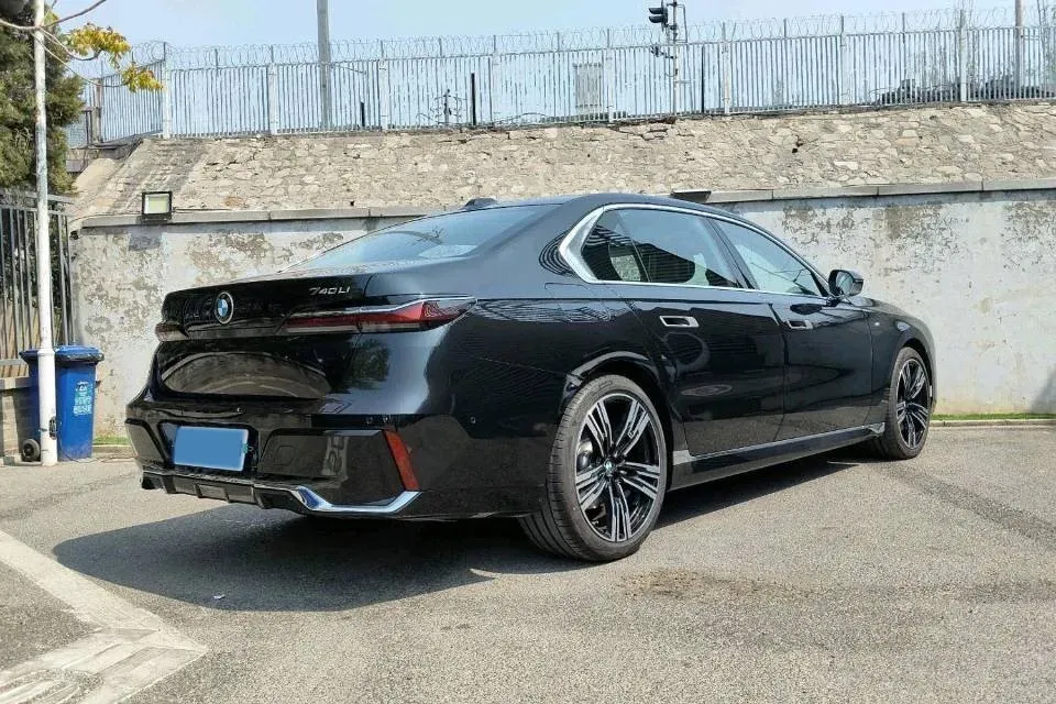 2023 BMW 7 Series 3.0T 381HP L6 8AT,autocango,china used car exporter,china ev exporter,chinese used car exporter,chinese used ev exporter