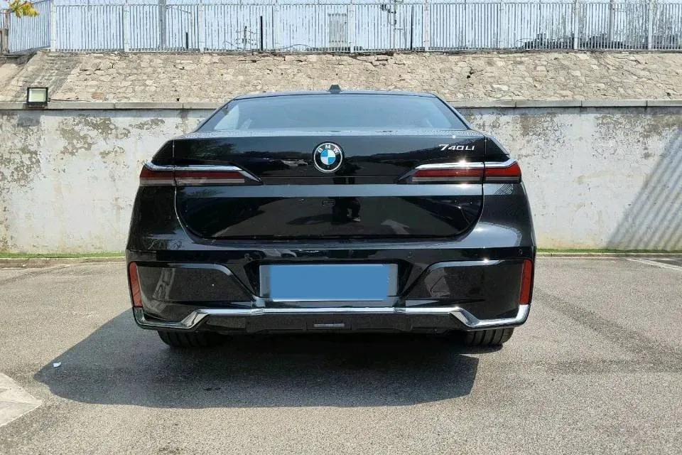2023 BMW 7 Series 3.0T 381HP L6 8AT,autocango,china used car exporter,china ev exporter,chinese used car exporter,chinese used ev exporter