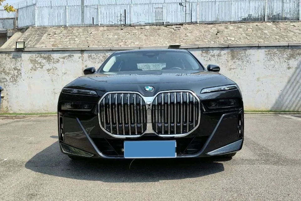 2023 BMW 7 Series 3.0T 381HP L6 8AT,autocango,china used car exporter,china ev exporter,chinese used car exporter,chinese used ev exporter