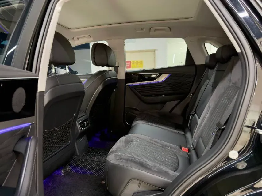 2022 HongQi HS5 2.0T 224HP L4 6AT,autocango,china used car exporter,china ev exporter,chinese used car exporter,chinese used ev exporter