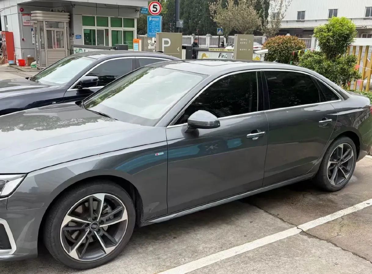 2020 Audi A4L 2.0T 190HP L4 7DCT,autocango,china used car exporter,china ev exporter,chinese used car exporter,chinese used ev exporter