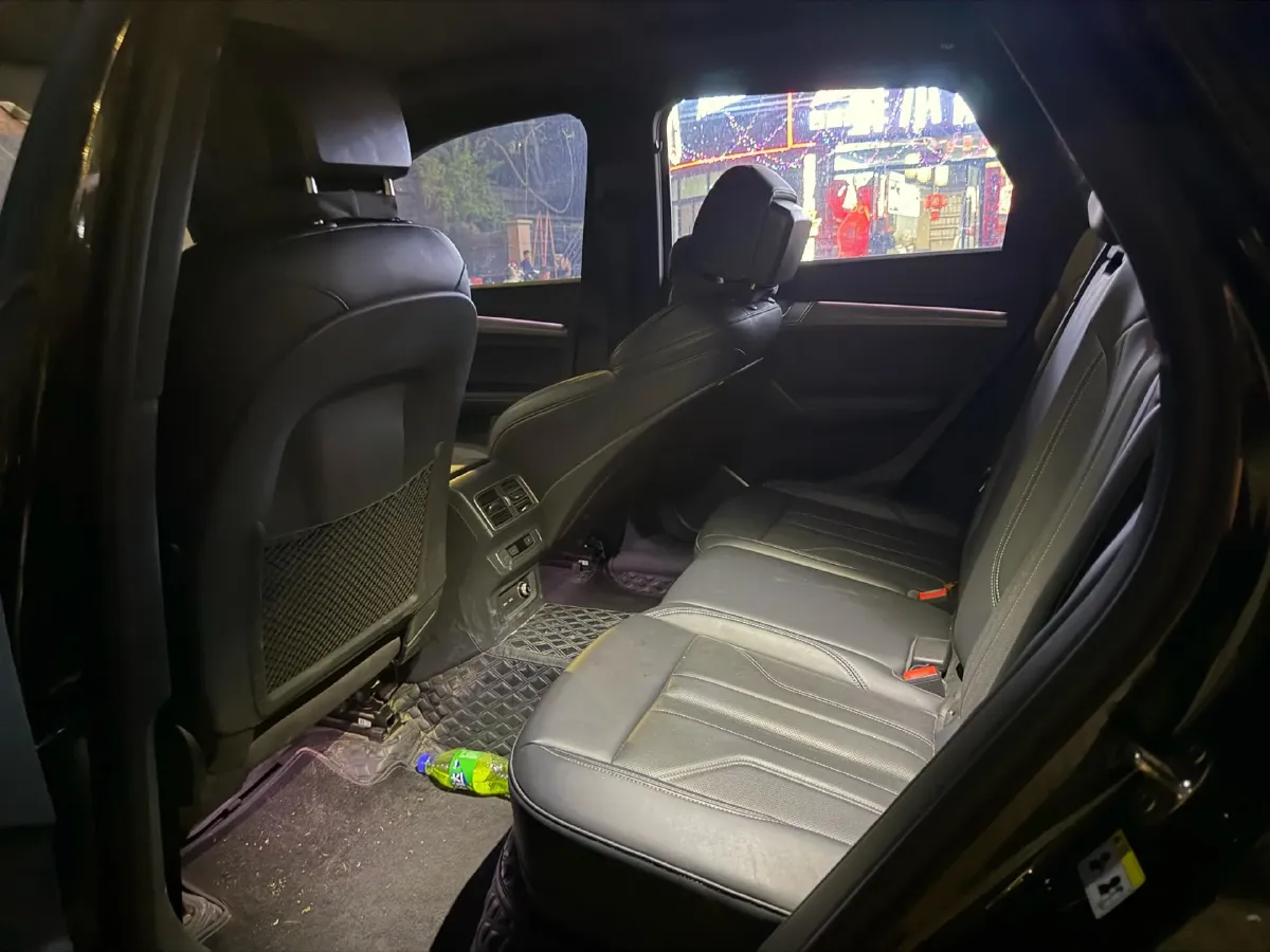 2024 Audi Q5L 2.0T 245HP L4 7DCT,autocango,china used car exporter,china ev exporter,chinese used car exporter,chinese used ev exporter