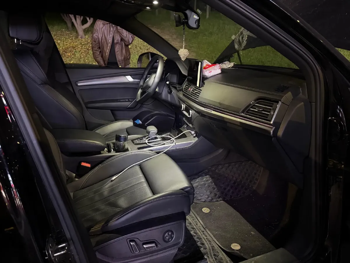 2024 Audi Q5L 2.0T 245HP L4 7DCT,autocango,china used car exporter,china ev exporter,chinese used car exporter,chinese used ev exporter