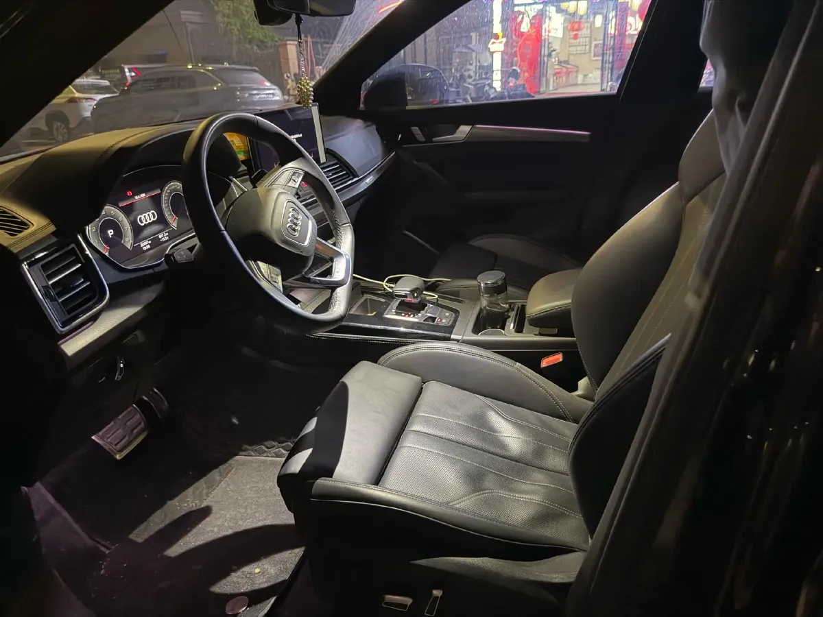 2024 Audi Q5L 2.0T 245HP L4 7DCT,autocango,china used car exporter,china ev exporter,chinese used car exporter,chinese used ev exporter