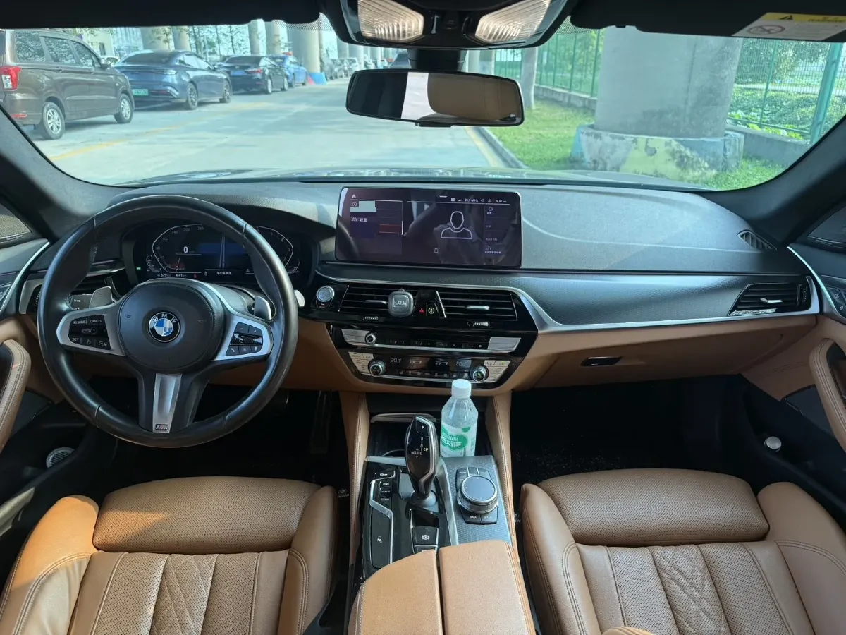 2021 BMW 5 Series 2.0T 252HP L4 8AT,autocango,china used car exporter,china ev exporter,chinese used car exporter,chinese used ev exporter
